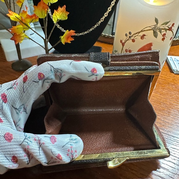 Rehab Louis Vuitton Brown Monogram kisslock wallet - Picture 10 of 11